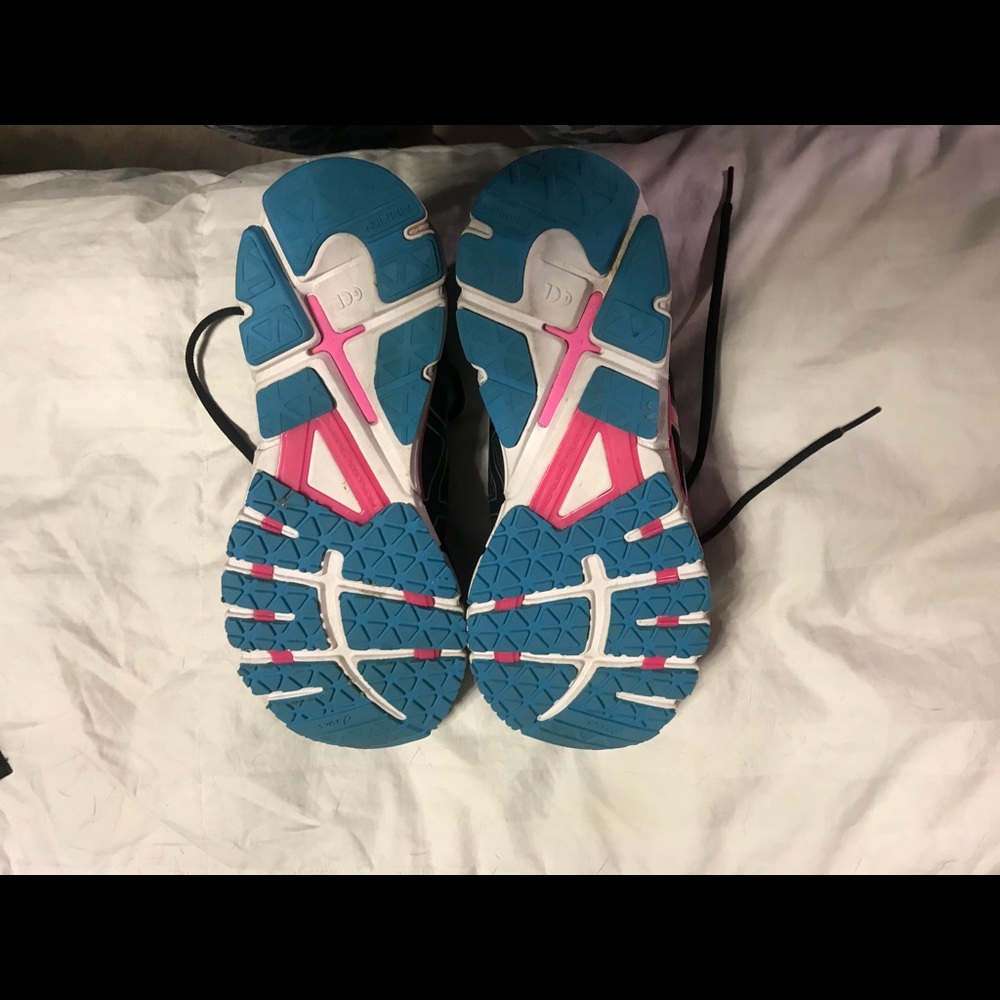 ASICS - Picture 3 of 4